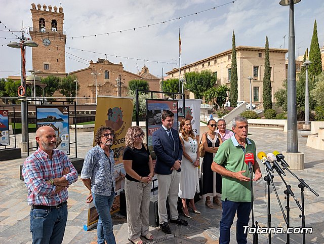 Totana acoge la exposición itinerante 'Vive los senderos Campoder' para impulsar el turismo y el emprendimiento rural