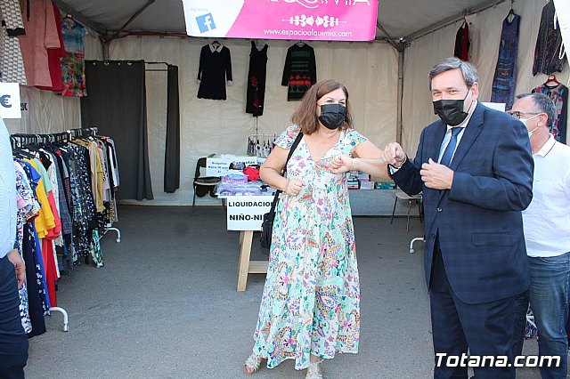 Arranca la XII Feria Outlet que se celebra hasta el domingo por la noche con expositores que ofertan productos de diferentes sectores comerciales