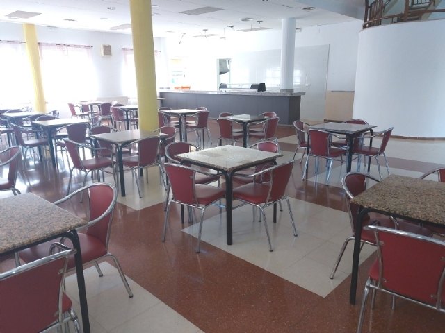 Finalizan las obras de acondicionamiento del bar del Centro Municipal de Personas Mayores de la plaza Balsa Vieja