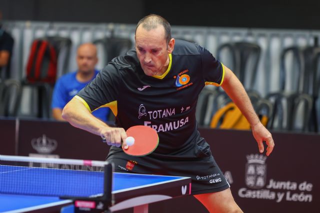 Gran papel de los veteranos del FRAMUSA Totana en especial de Domingo Méndez que consigue el título de Campeón de España de dobles en la categoría V60