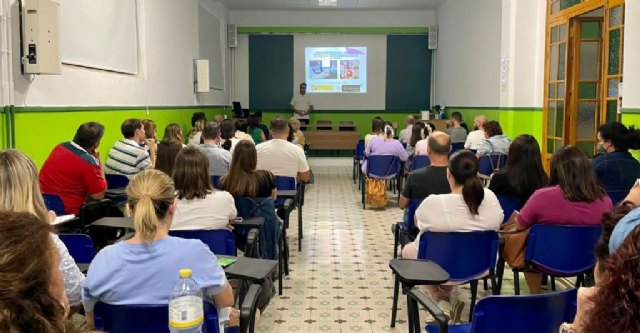 D´Genes imparte una charla dirigida a profesores del Colegio La Milagrosa de Totana