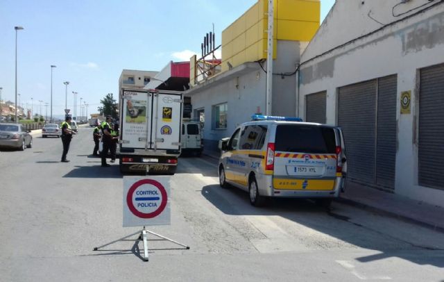 La Policía Local de Totana se adhiere a la Campaña Especial de vigilancia y control de camiones y autobuses de la DGT