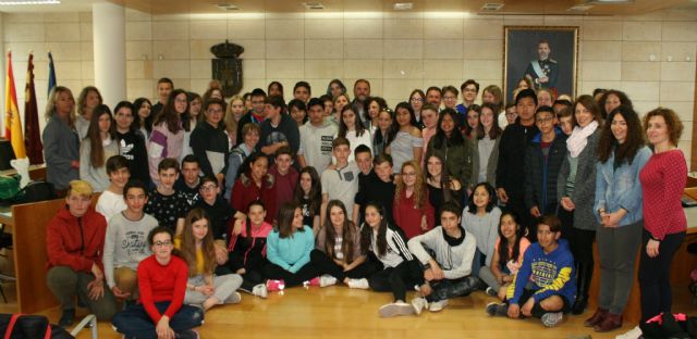 Autoridades municipales realizan una recepción institucional a la delegación francesa que participa en un intercambio con estudiantes del IES 'Prado Mayor' de Totana