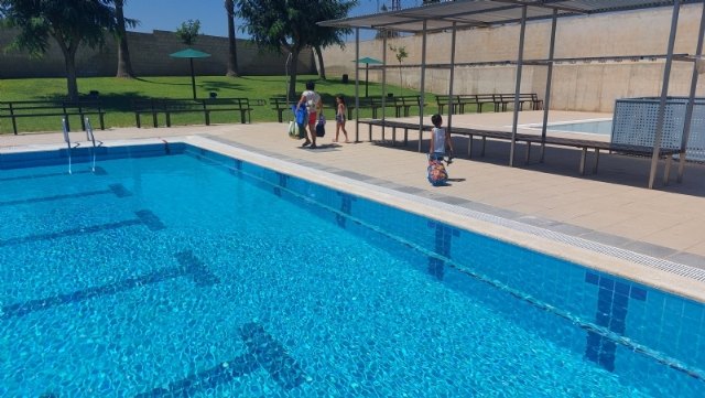 Las entradas y bonos para el uso de las piscinas municipales se pueden comprar antes de forma telemática a través de la web de la adjudicataria, o de forma presencial con tarjeta de crédito