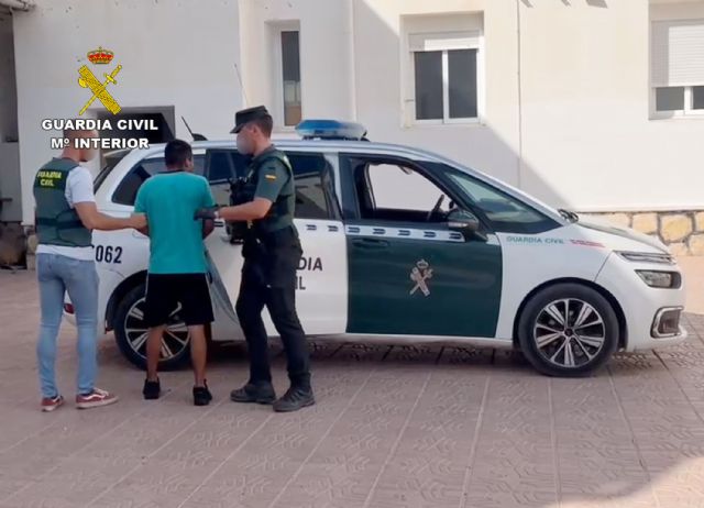 La Guardia Civil detiene en Totana a un violento delincuente que robó en siete domicilios y amenazó a varios vecinos