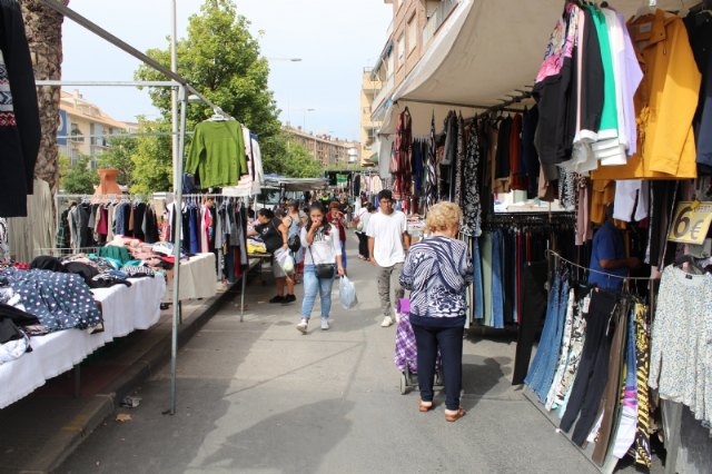 El Mercadillo Semanal se celebra este miércoles 12 de octubre, festividad del Pilar y Día de la Fiesta Nacional; y no se adelanta a mañana martes