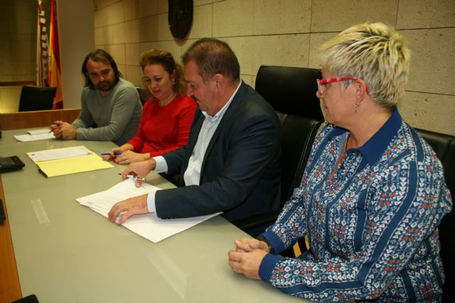 El Ayuntamiento y el 'El Candil' suscriben un convenio para desarrollar los proyectos 'Labor: un paso hacia la empleabilidad' y 'Labor 2.0: Garantía Juvenil'