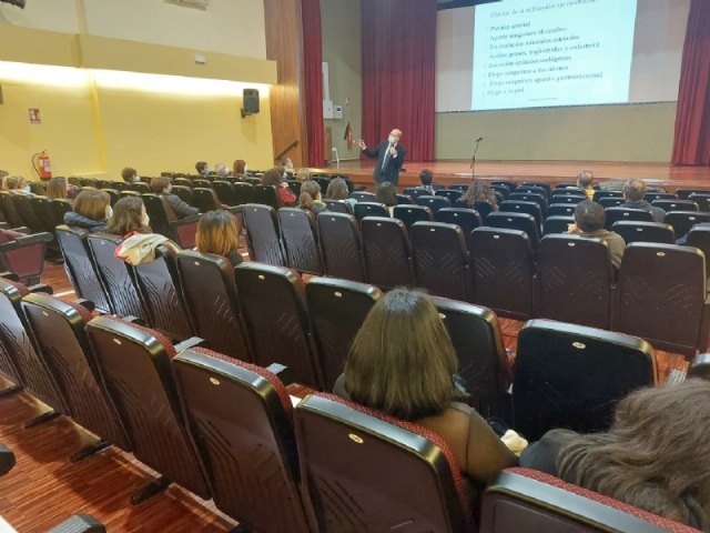 'La Cárcel' acogió la primera sesión de la actividad divulgativa “Prevención del estrés para el bienestar. Técnicas de supervivencia para la vida cotidiana”