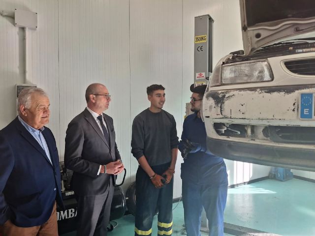 El IES Prado Mayor apuesta por la FP Básica y cuenta con un nuevo taller para el grado de Mantenimiento de vehículos