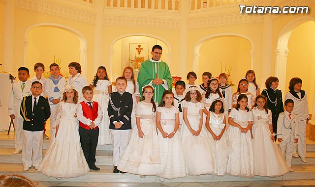 Niños de 3º de primaria del Colegio 'La Milagrosa' celebraron una eucaristía en la Capilla del Colegio
