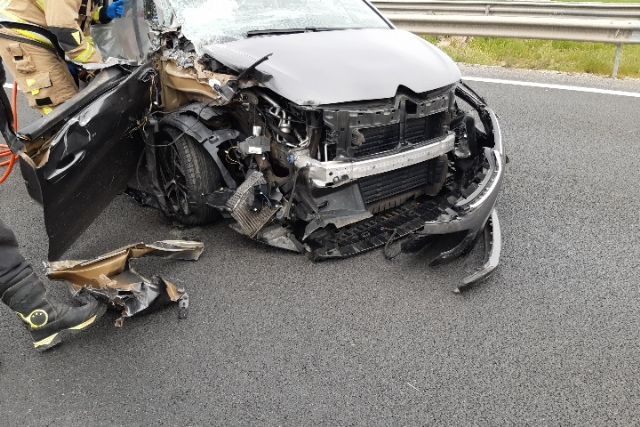 Servicios de emergencia atienden a un herido en accidente de tráfico en Totana
