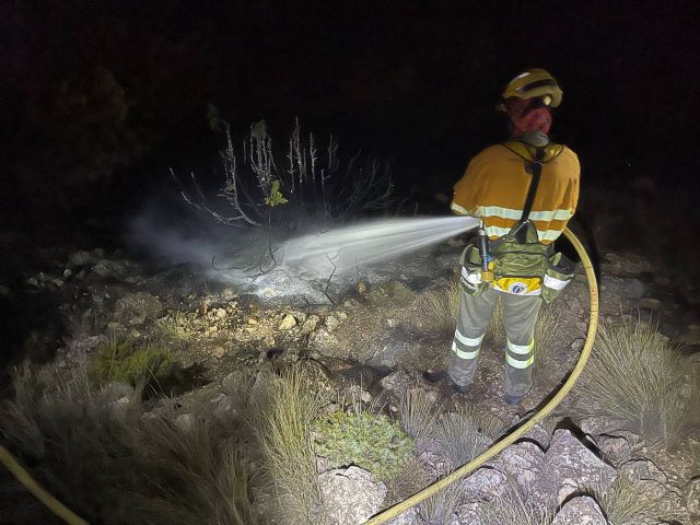 Se da por extinguido el conato de incendio forestal en Sierra Espuña