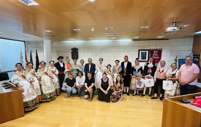 El Ayuntamiento de Totana ofrece una recepción institucional a los grupos participantes en el Desfile Güertero y en el XV Festival Nacional de Folclore