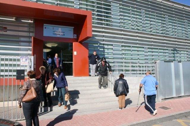 La campaña de vacunación antigripal y de la Covid-19 de la temporada 2025/2026 comienza mañana en los dos centros de salud de Totana