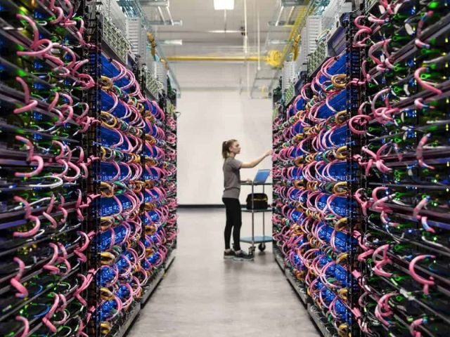 Adjudican la instalación de servidores del Ayuntamiento de Totana en la nube de la Comunidad Autónoma