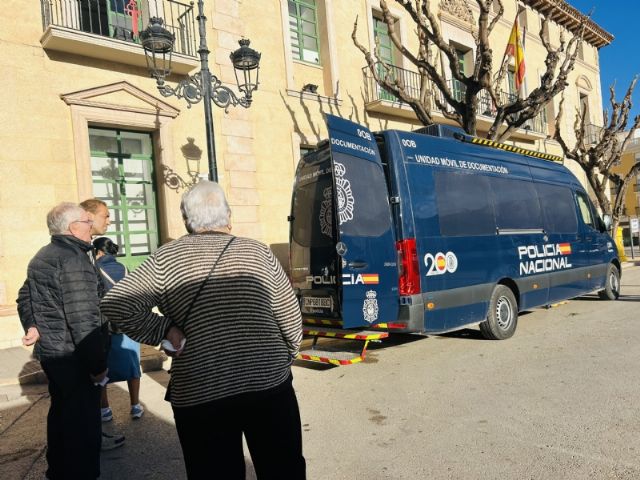 Desde hoy los vecinos de Totana podrán obtener el DNI y Pasaporte sin desplazarse a las comisarías de la Policía Nacional ni acudir a la cita semanal en el Centro de Personas Mayores