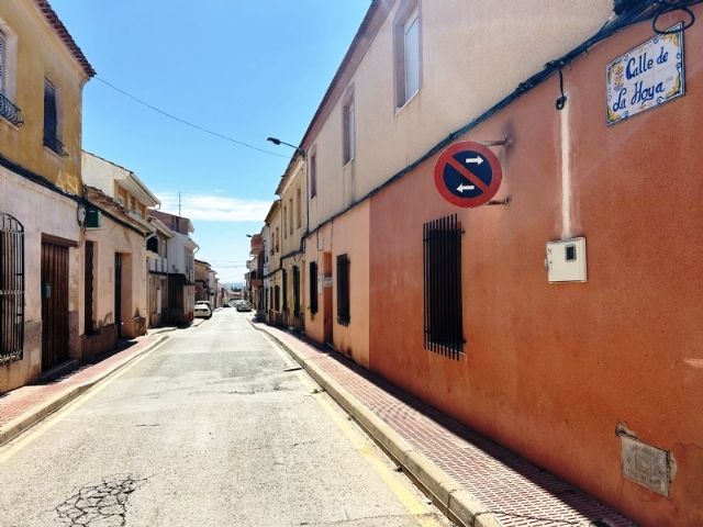 Cortarán al tráfico la calle La Hoya a partir de mañana y hasta el 24 de enero por las obras de renovación de las redes de agua potable, alcantarillado y pavimento