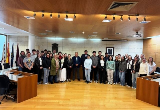 Realizan una recepción oficial a un grupo de 18 estudiantes austriacos que participan en un intercambio con alumnos del programa de Bachillerato Internacional del IES Juan de la Cierva y Codorníu