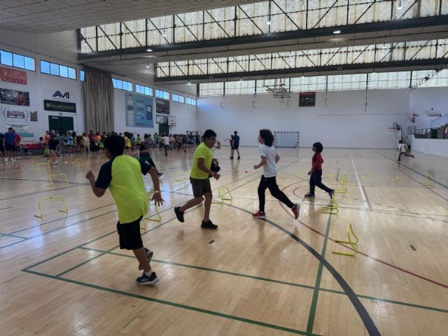 El Pabellón de Deportes “Manolo Ibáñez” acoge la Jornada 'Jugando al Atletismo'