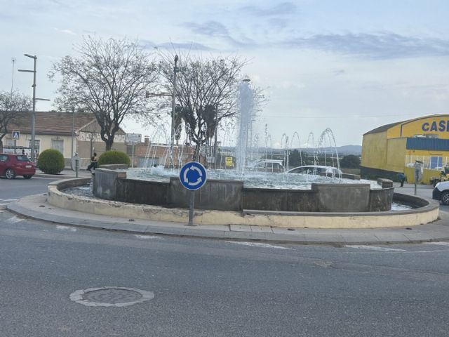 Se reparará de nuevo la rotonda de Los Franceses tras los daños materiales provocados por varios accidentes de tráfico