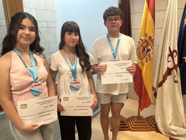 Entregan los premios a las ganadoras del Certamen Literario del II Memorial José Miguel Cano, que organiza el Centro Deportivo MOVE