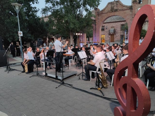 Éxito del XXXV Festival de Bandas “Ciudad de Totana” celebrado en envidiable emplazamiento del atrio de La Santa con motivo de los festejos patronales de Santiago