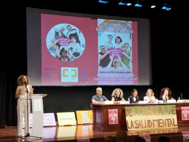 Usuarios de los Centros de Día de Totana y profesionales participan en una jornada de concienciación para conmemorar el Día Mundial de la Salud Mental