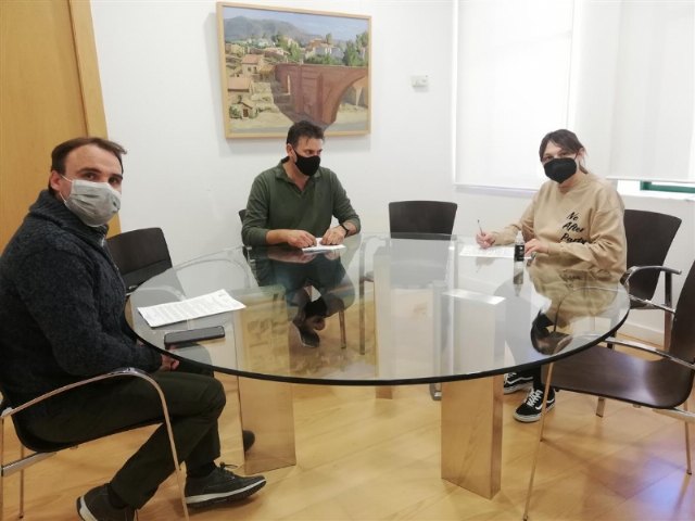 El Ayuntamiento firma convenios con asociaciones de comerciantes y hosteleros para el desarrollo y promoción de iniciativas en ambos sectores