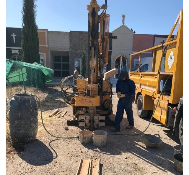 Realizan trabajos para el estudio del nivel freático como paso previo a la construcción de 44 nuevas fosas en el Cementerio Municipal