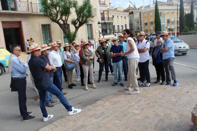 El alcalde realiza una recepción a los funcionarios de la Dirección General de Carreteras