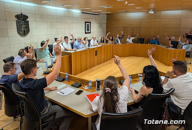 El Pleno acuerda resolver el contrato del Servicio de Limpieza de Interiores en centros e instalaciones municipales