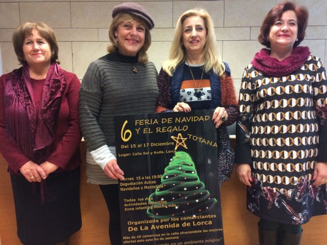 La VI Feria de Navidad y el Regalo de la Avenida de Lorca se celebra este próximo fin de semana, del 15 al 17 de diciembre, con la participación de más de 50 comercios