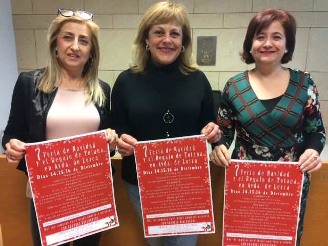 La 7ª Feria de Navidad y el Regalo de Totana, que se celebra en la avda, de Lorca, tiene lugar este fin de semana del 14 al 16 de diciembre