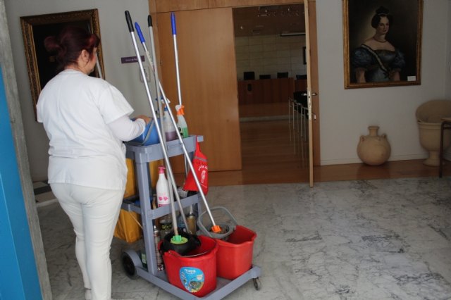 Prorrogan el contrato del Servicio de Limpieza de Interiores en centros e instalaciones municipales hasta principios del 2025