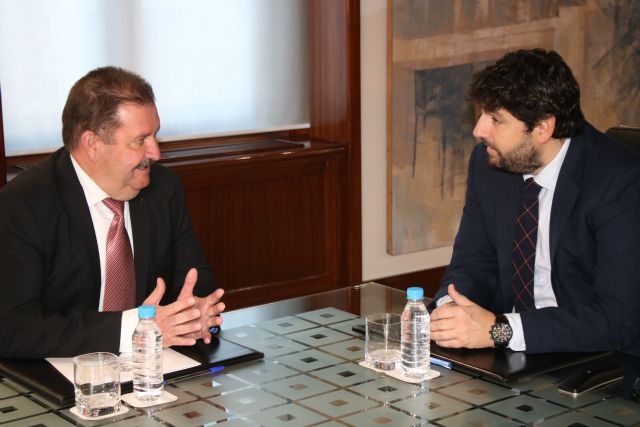 El presidente López Miras recibe al alcalde de Totana