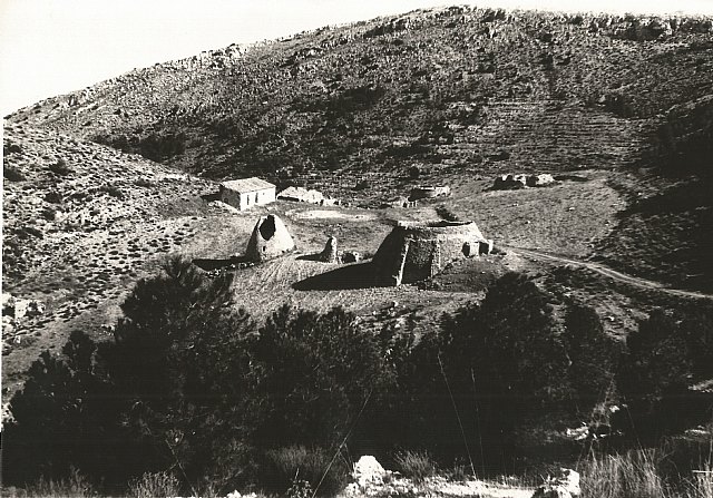 Los pozos de nieve de Sierra Espuña, una secuencia de singularidad y espinas