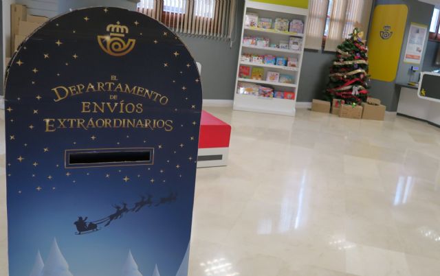 Correos instala en Totana un buzón de Navidad