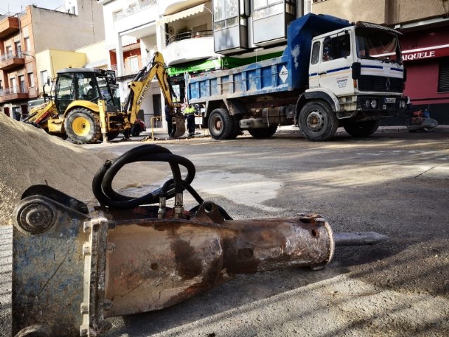 El Servicio Municipal de Aguas está ejecutando estos días 6 importantes intervenciones para mejorar la red de saneamiento y alcantarillado por valor de 100.000 euros