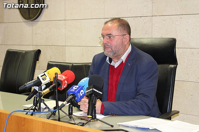 Rueda de prensa. Alcalde de Totana (Pleno extraordinario: propuesta Alcaldía refinanciación préstamo BBVA)