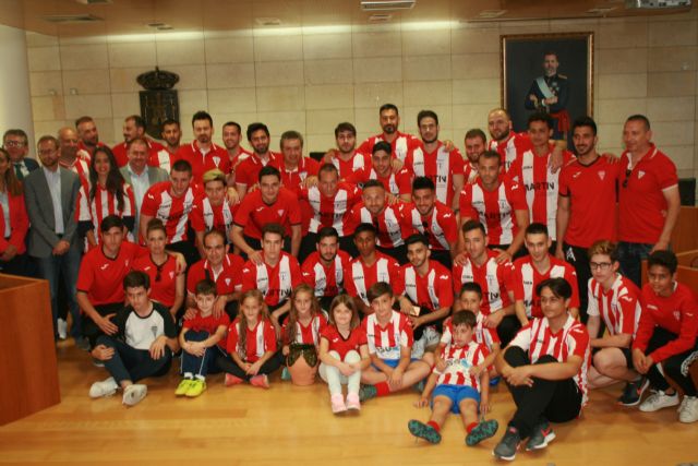 El Ayuntamiento de Totana ofrece una emotiva recepción institucional al Olímpico de Totana por su reciente ascenso a Tercera División