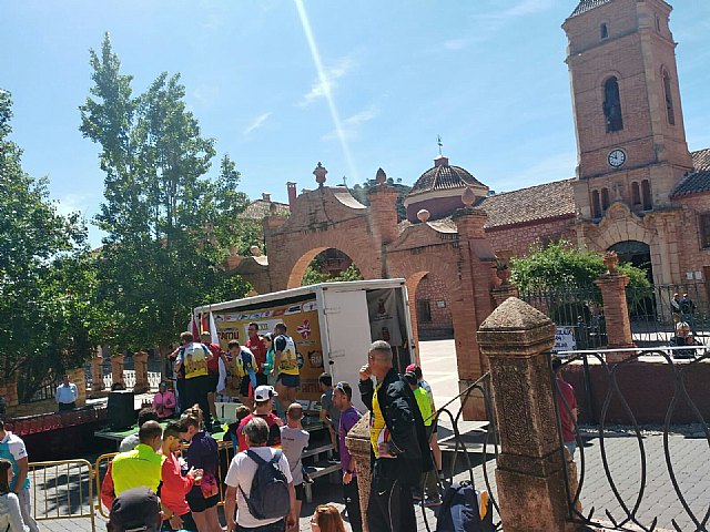 Miembros del Club Atletismo Totana colaboraron y participaron en la XXII Subida a La Santa