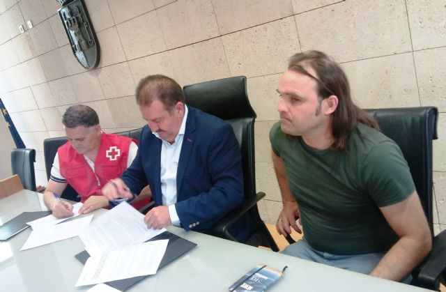 Ayuntamiento y Cruz Roja Española suscriben un convenio de colaboración para la realización de acciones conjuntas de acompañamiento y servicios asistenciales y sociales