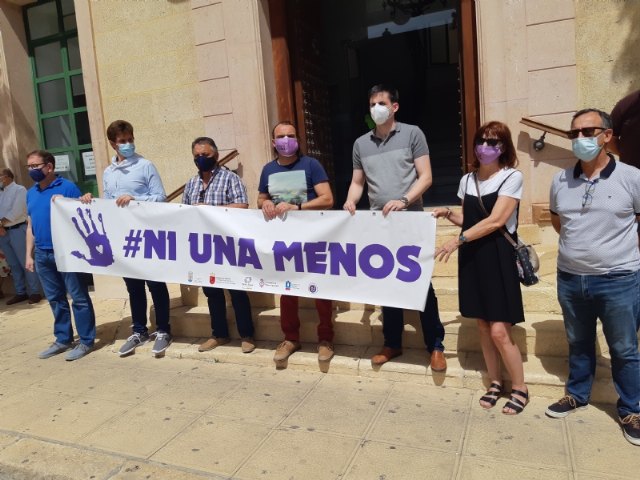 Se celebra una concentración silenciosa para condenar la violencia vicaria y el terrorismo machista tras los sucesos de las últimas semanas