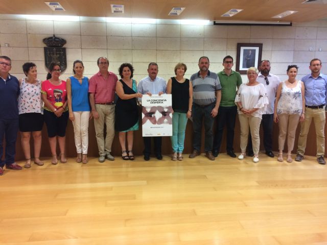 El Ayuntamiento de Totana celebra un acto institucional y lectura de manifiesto para conmemorar el vigésimo aniversario del asesinato de Miguel Ángel Blanco, concejal de Ermua