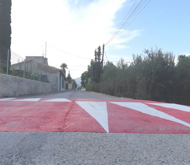 Construyen varios saltos o reductores de velocidad en el Camino de la Torreta con el fin garantizar la seguridad a viandantes y vecinos de la zona