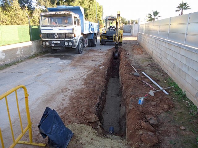 Comienzan las obras de renovación de la tubería de distribución de agua potable en el Camino del Polideportivo