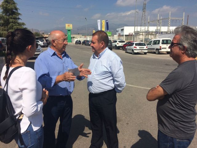 El alcalde de Totana se ofrece a mediar en el conflicto entre los socios cooperativistas productores de almendra y la empresa COATO