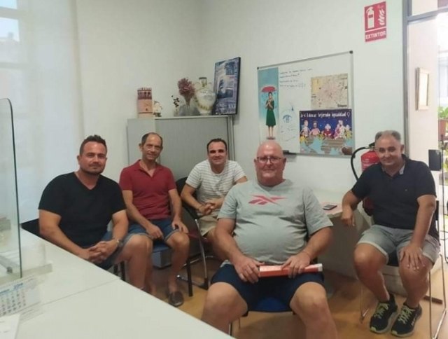 La Asociación de Vendedores Ambulantes del Mercadillo Semanal de Totana se reúne con el concejal del ramo