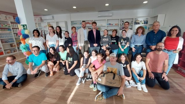 El director general de Juventud visita a los participantes del curso “Las 10 mejores habilidades para la Animación Infantil”