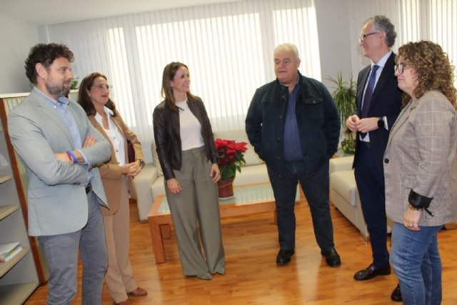 El alcalde y la concejal de Sanidad trasladan las necesidades del municipio a la Consejería de Salud